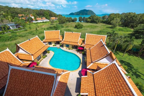 Phuket Kana International Hotel普吉岛卡娜国际酒店 Hotel in Rawai