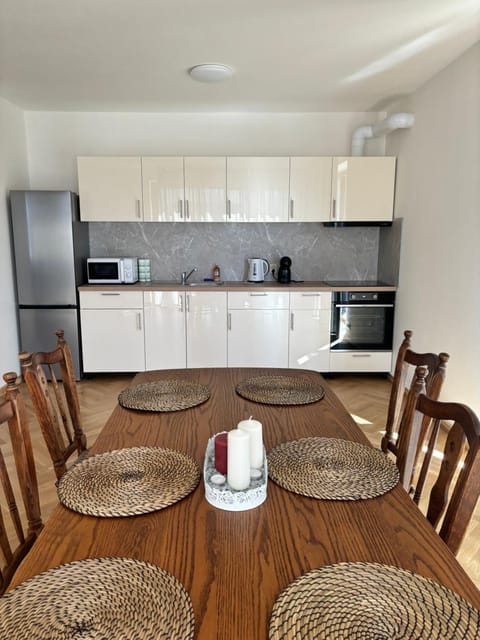 Coffee/tea facilities, Kitchen or kitchenette, Dining area