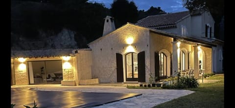 Villa Monti: Luxury Villa with pool, sleeps 6 Chalet in Menton