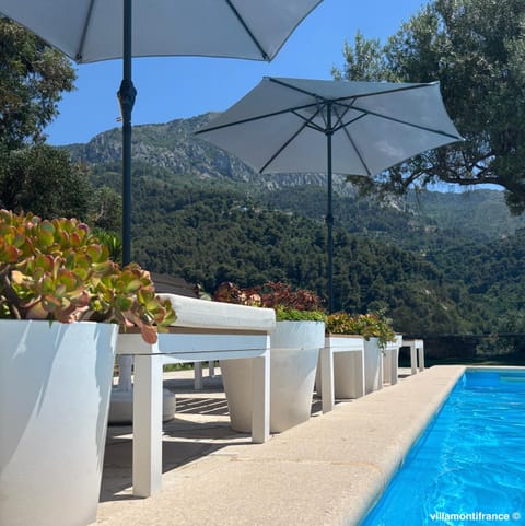 Day, Natural landscape, Mountain view, Pool view, Swimming pool, sunbed