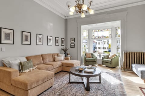 Spacious Second Empire Suite at The Platt Mansion Apartment in Buffalo