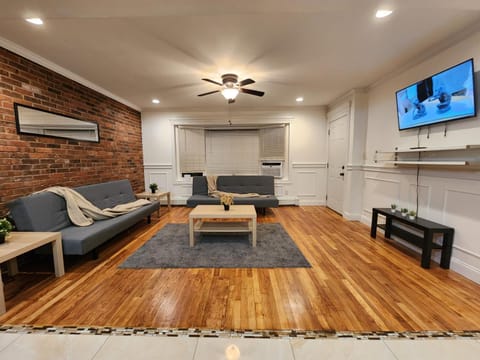 Stylish 3 bed, minutes to NYC! Condo in Jersey City