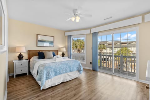 Beachfront Bliss-Admirals Quarters II Oceanfront House in Surfside Beach