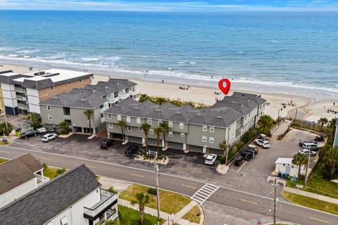 Beachfront Bliss-Admirals Quarters II Oceanfront House in Surfside Beach