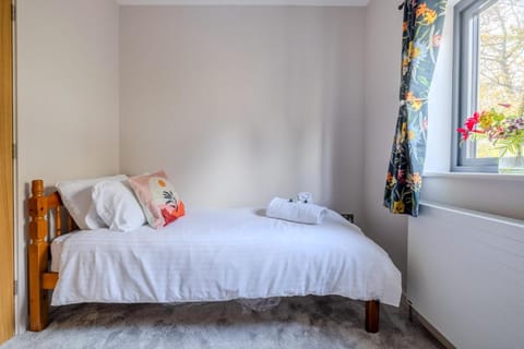 H7-Roof top-5 Bedrooms-Free Parking-Sleeps 10 Capanno nella natura in Bruton