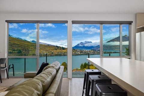 Natural landscape, View (from property/room), Balcony/Terrace, Living room, Seating area, Dining area, Lake view, Mountain view