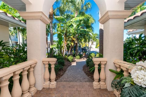 Villa Hibiscus-Waterfront-Punta Gorda FL Chalet in Charlotte Park