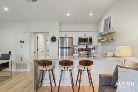 Close to Barton Springs and Zilker w King BR and Patio Eigentumswohnung in Zilker