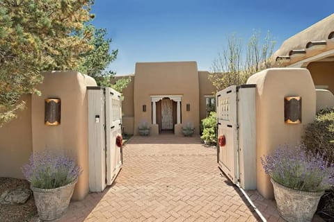Villa Namaste-Mountain View Home Chalet in Santa Fe