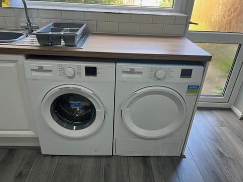 Kitchen or kitchenette, washing machine, dryer