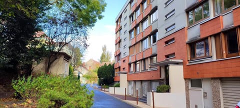 Appartement de 2 chambres avec vue sur la ville balcon et wifi a Massy Eigentumswohnung in Massy