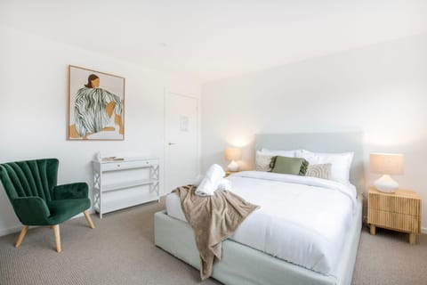 East Side Sands - Pet Friendly - 5 Mins Walk to Beach House in Culburra Beach