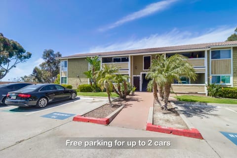 Entire Spacious 3-Bedroom Family-Friendly Home near Shopping Center w Free Parking & Pool Access, No Deposit Condo in Chula Vista