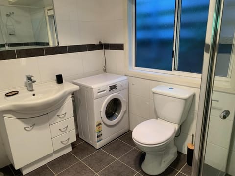 Very Comfortable Granny Flat Apartment in Yass