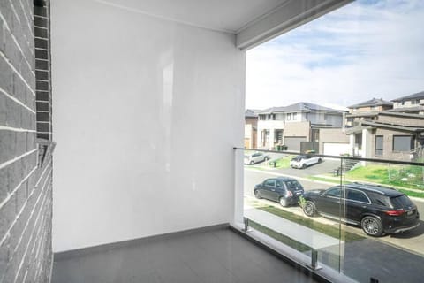 Large Family Home with plenty of amenities Haus in Campbelltown