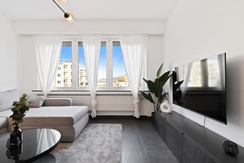 Charming 1BR Apt w/ Terrace & 5 min Drive to City Apartamento in Strassen
