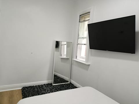 Lovely Room 1Min Walk to Station with 55Inch TV Vacation rental in Marrickville