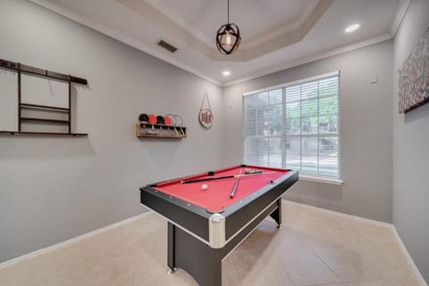 Grand 6BR 2,5BA Home Pool Grill, Game Room House in Grand Prairie