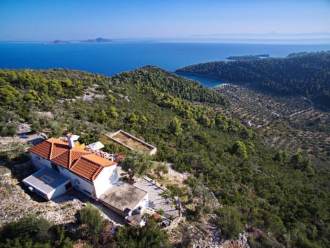 Property building, Nearby landmark, Day, Natural landscape, Bird's eye view, Mountain view, Sea view