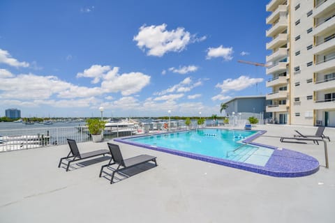 Front Bay View Unique Stay for a Relaxing Experience Condominio in North Bay Village