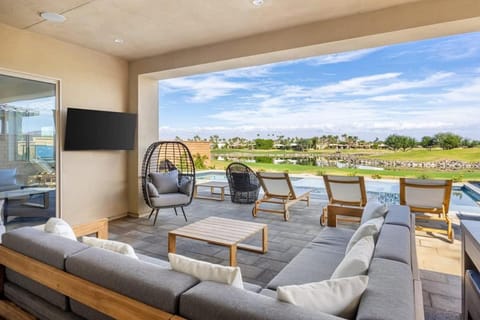 Desert Oasis Retreat w Golf Paradise Views House in La Quinta