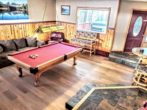 Hot Tub Pool Table Mountain Views Large Redwood Decks near Best Beaches Heavenly Ski Area and Casinos 9 Maison in Round Hill Village