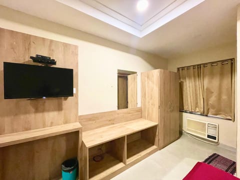 TV and multimedia, Kitchen or kitchenette, minibar, wardrobe