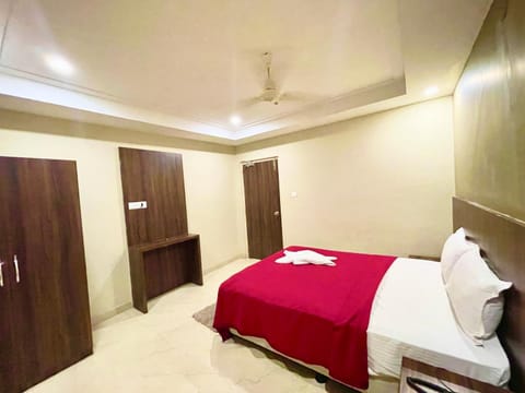 HOTEL JANAKI PRIDE ! PURI होटल जानकी प्राइड, হোটেল জানকী প্রাইড, ஹோட்டல் ஜானகி பிரைட் fully-air-conditioned-hotel near Temple spacious-room with-lift-and-parking-facility Hotel in Puri