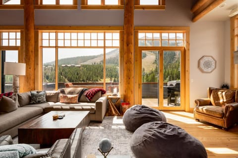 Penthouse 1 by Moonlight Basin Lodging Capanno nella natura in Big Sky