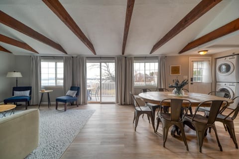 Gorgeous Views Close to it ALL! Maison in West Yarmouth