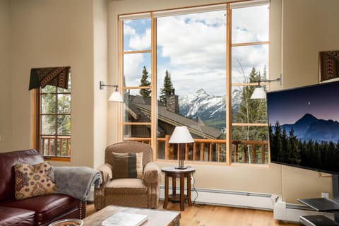 6 Mountain Home Road by Moonlight Basin Lodging Casa in Big Sky