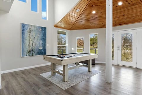 Luxe Farmhouse ~ Hot Tub + Pool ~ Great4Gatherings House in Austin