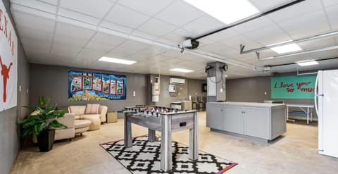 Hot Tub Pool Gameroom ~ Guesthouse ~ Holiday Fun House in Rio Grande