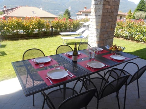 Patio, Spring, Day, Garden, Dining area, On site