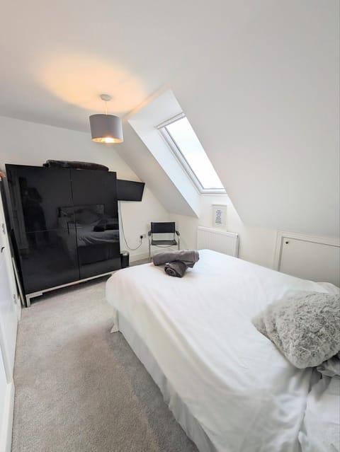 The Penthouse Double Bedroom for Rent Free Parking Vacation rental in Epsom