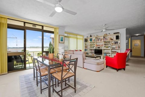 Family friendly apartment with a stunning view Condo in East Ballina