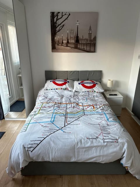 Self-contained en-suite room very close to Wembley stadium Chambre d’hôte in Wembley