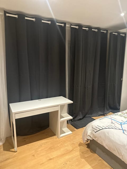 Self-contained en-suite room very close to Wembley stadium Chambre d’hôte in Wembley