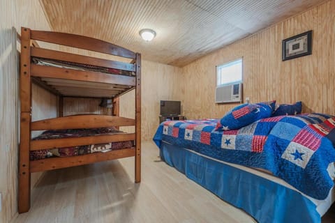 Bed, Photo of the whole room, Bedroom, bunk bed