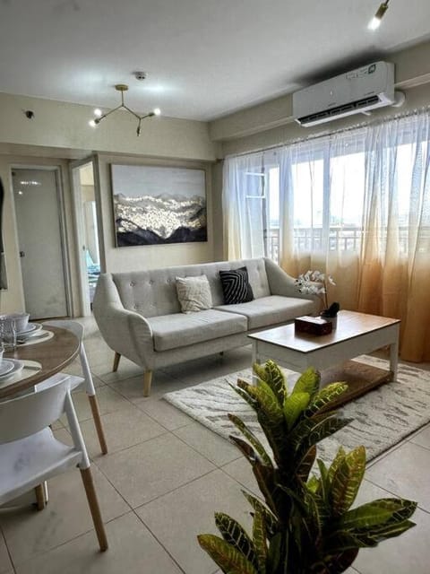 Living room, Photo of the whole room, Seating area, air conditioner