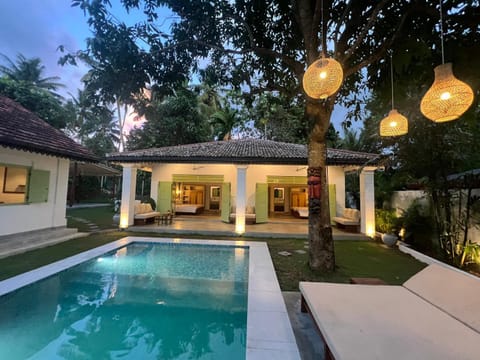 Pool view, Swimming pool, sunbed