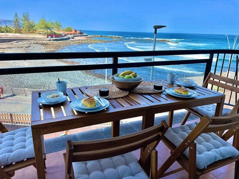 Day, Natural landscape, View (from property/room), Balcony/Terrace, Seating area, Dining area, Sea view