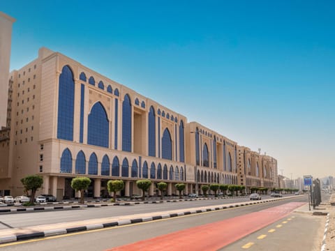 Property building, Day, Street view