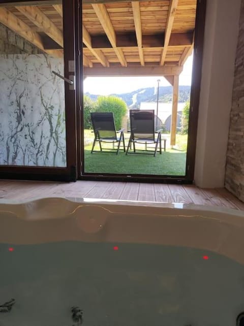 Hot Tub, Hot Tub, Spa and wellness centre/facilities