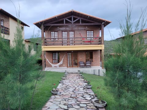 Casa de Campo Novo gravatá em condomínio, lazer completo com piscina compartilhada, churraqueira e forno a lenha privado e uma vista espetacular e com aquele friozinho House in Gravatá