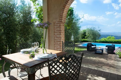 Facade/entrance, Balcony/Terrace, On site