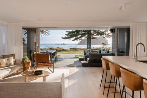 36 Marine - Unparalleled beachfront luxury Villa in Bay Of Plenty