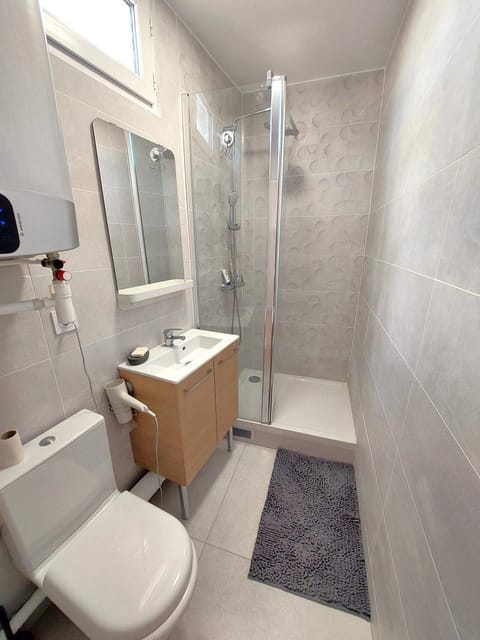 Shower, Toilet, Bathroom