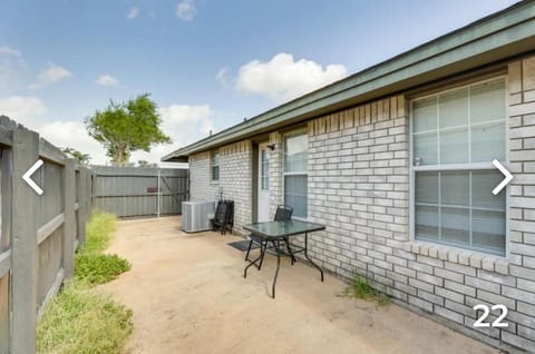 RINGO'S ROADHOUSE Condominio in Edinburg