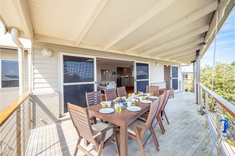 Birubi Point House, 56 Ocean Ave - stunning water views, ducted air con Casa in Anna Bay